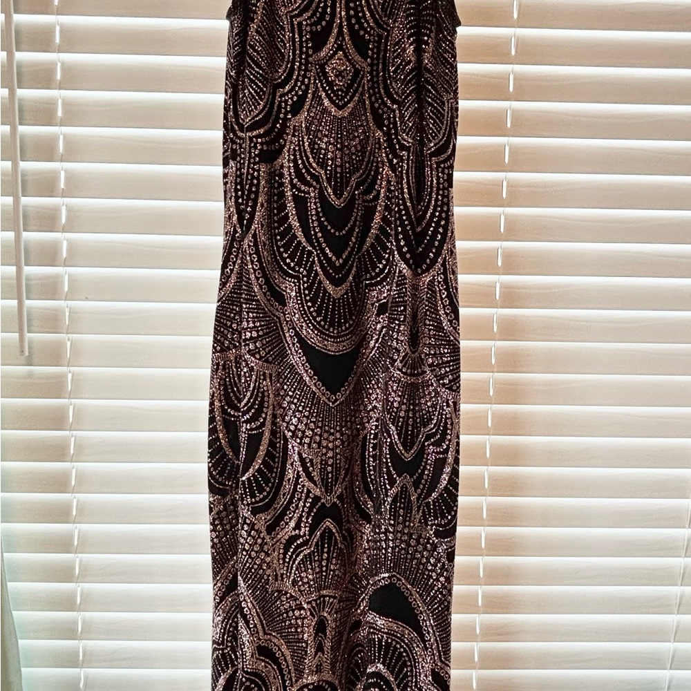 Elegant Black and Rose Gold Body-con Halter Maxi Dress